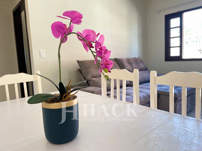 07 | Res. 305 • Spacious for 12 Guests – 5-Min Walk to the B