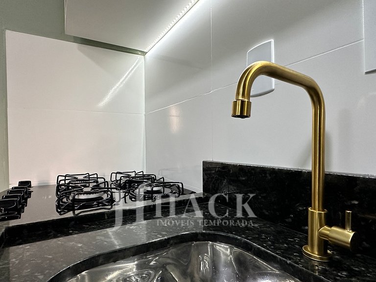 02 | Res. 305 • Cozy Apartment for Couple – 5min from the Be