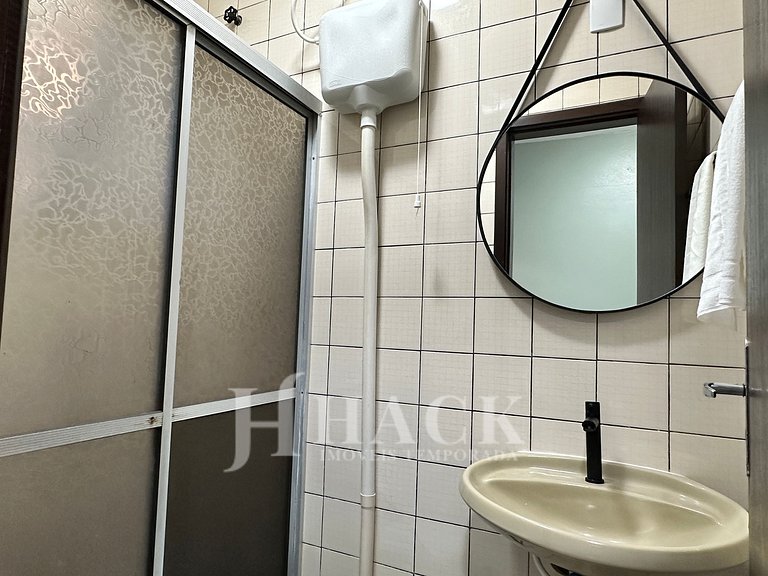 03 | Res. 305 • Cozy Apartment for Couple – 5min from the Be