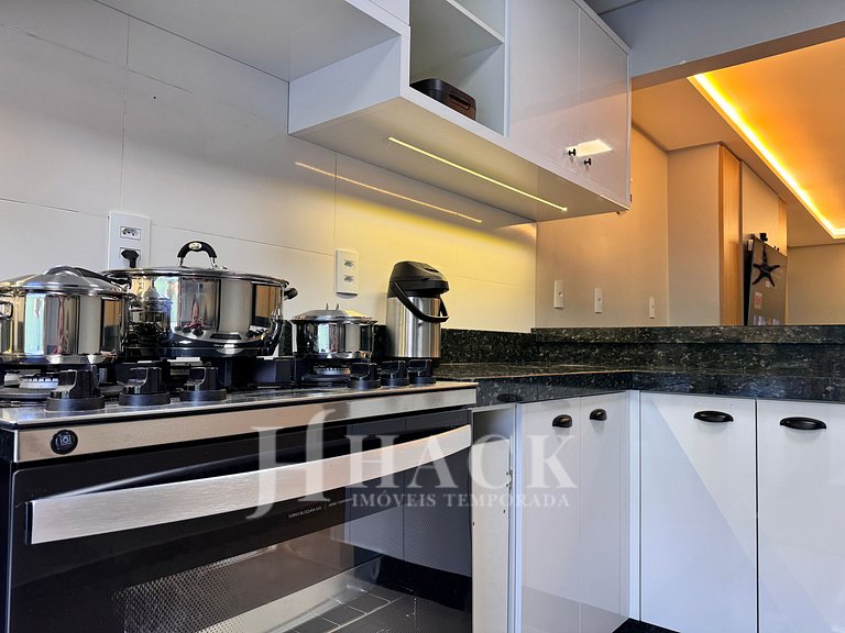 House with Pool | 421 • 5 Bedrooms - 5min from Bombas Beach