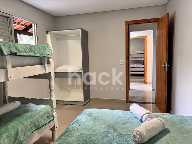 House 421 • Pool • 5 Bedrooms - 5min from Bombas Beach