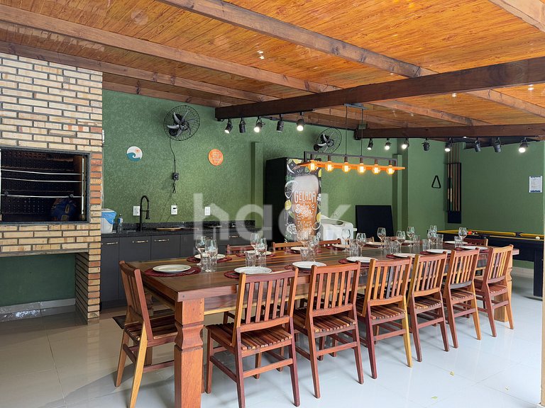 House 421 • Pool • 5 Bedrooms - 5min from Bombas Beach
