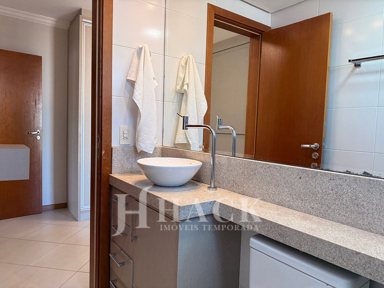 Apt 306 – 280 m from the sea, with a view of Bombas Hill