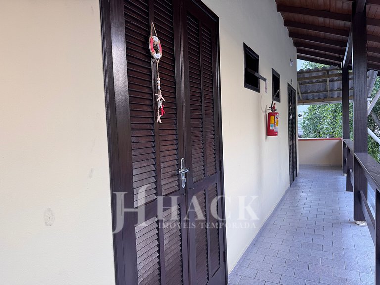 02 | Res. 305 • Cozy Apartment for Couple – 5min from the Be