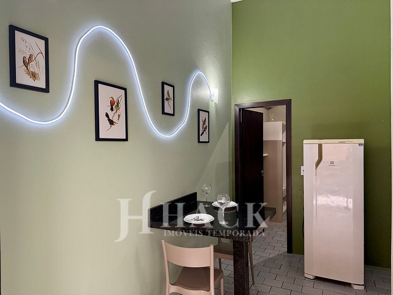 02 | Res. 305 • Cozy Apartment for Couple – 5min from the Be