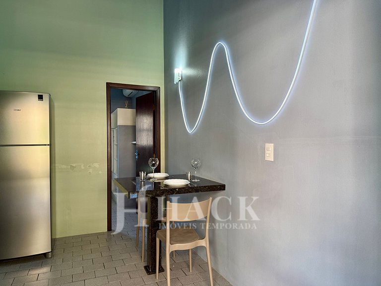 02 | Res. 305 • Cozy Apartment for Couple – 5min from the Be