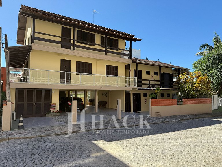 03 | Res. 305 • Cozy Apartment for Couple – 5min from the Be