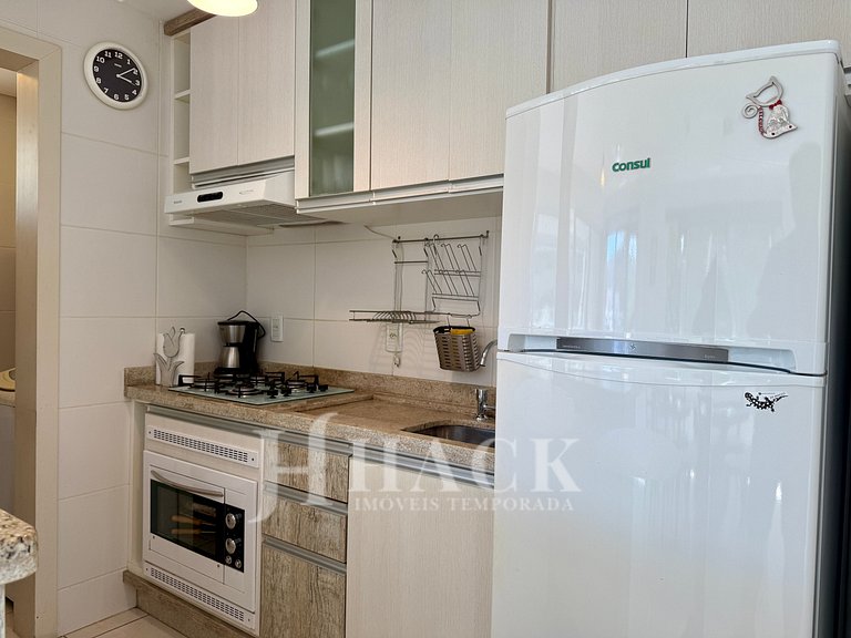 Apto 302. Amplo iluminado churrasqueira na sacada