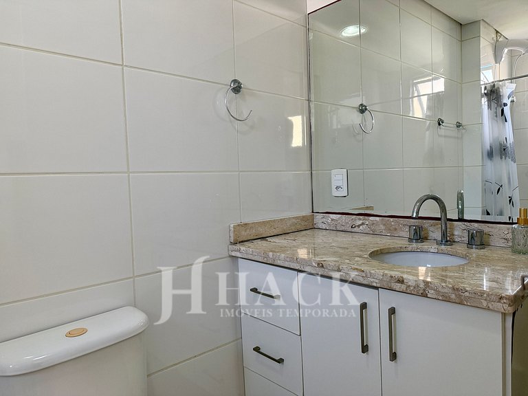 Apto 302. Amplo iluminado churrasqueira na sacada