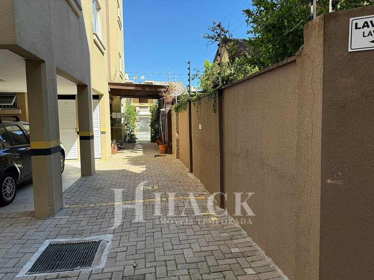 Apto 302. Amplo iluminado churrasqueira na sacada