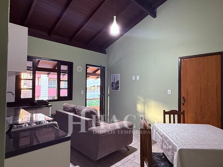 02 | Res. 305 • Cozy Apartment for Couple – 5min from the Be