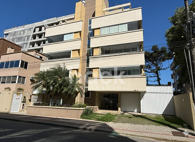 Apartment 302 – Spacious and Bright with Balcony Barbecue